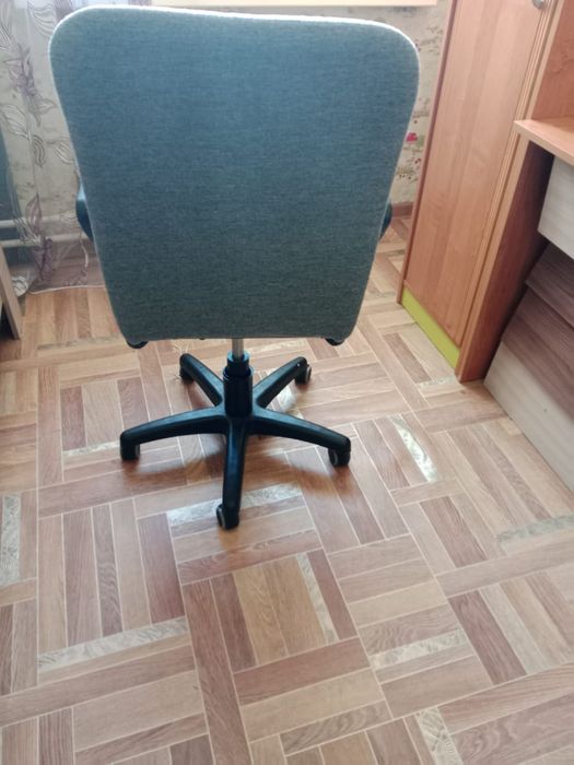 Продам стул офисный