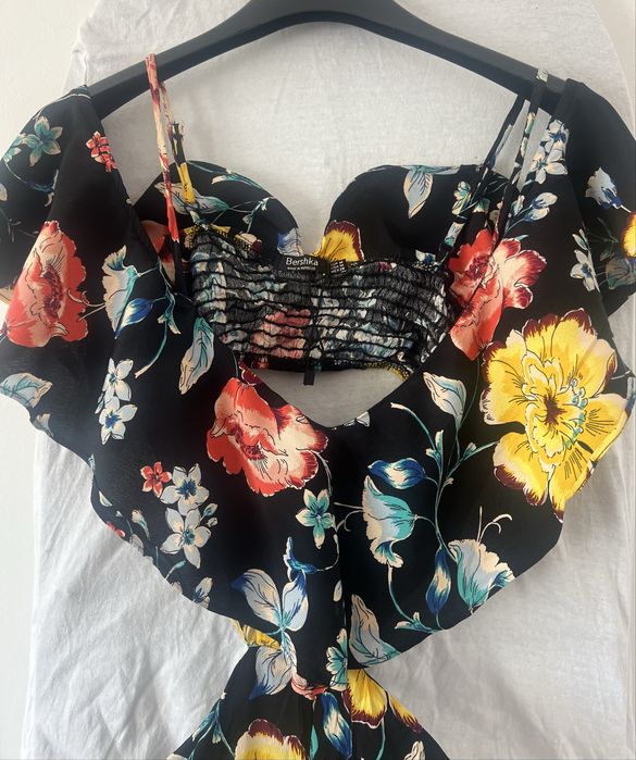 Compleu din pantaloni si top fara maneci, subtire, elegant, print floral deosebit de la Bershka, M