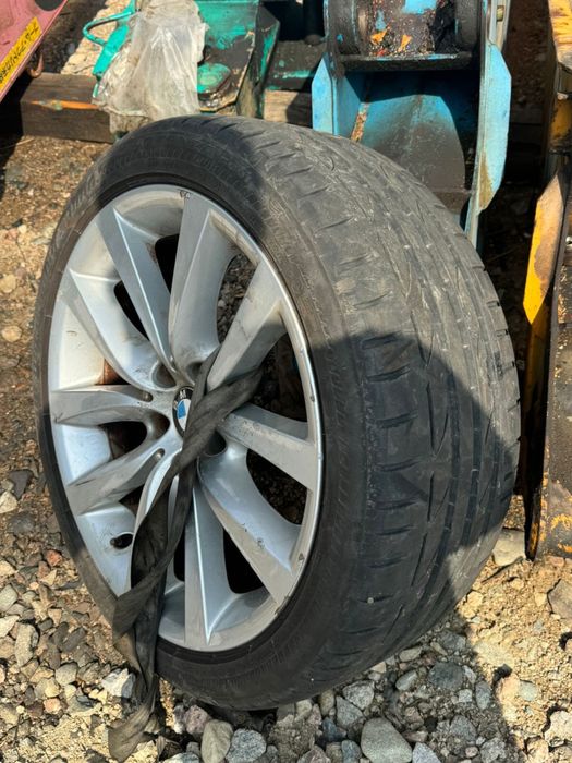 Продам резину с дисками летнюю на вмw