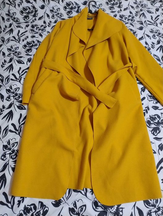 Пролетен шлифер в жълто