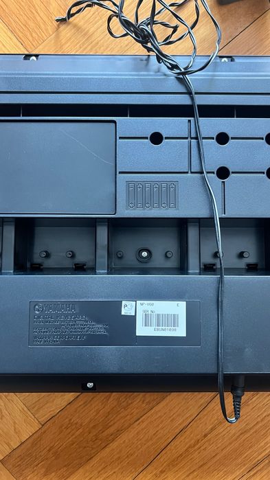 Pian digital Yamaha Piaggero NP V60