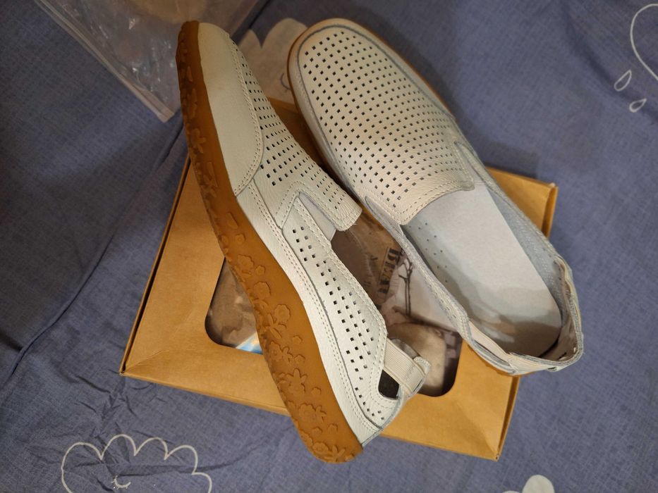 Кроссовки  женские