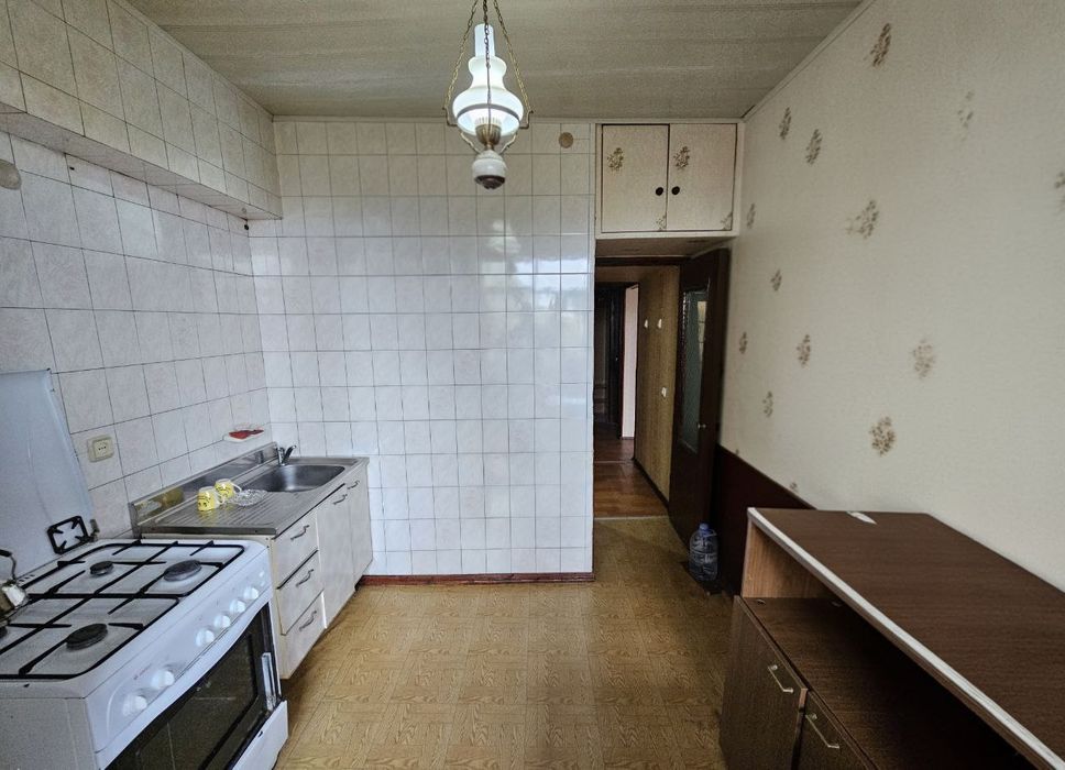 Чиланзар 22-й квартал продаю  Четырёх комнатную