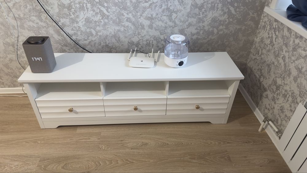 Тумба под ТВ белая