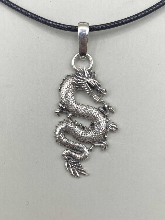Сребърен медальон Дракон 925 с регулируема кожена връзка
