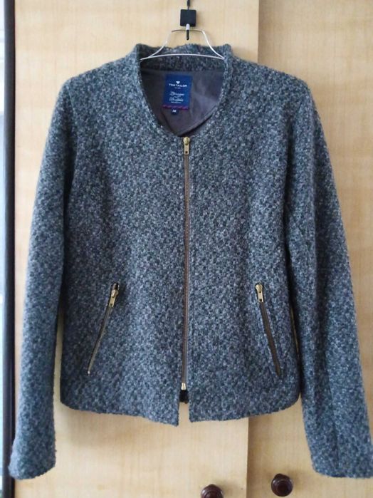 Есенно Сако Том Тейлър