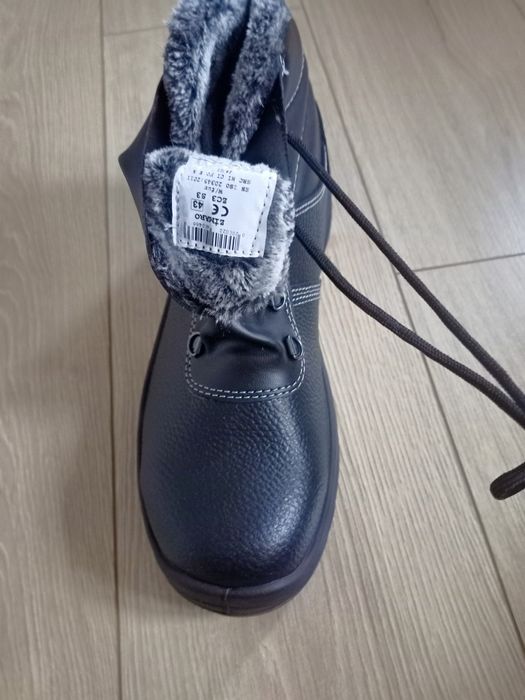 Продам спецботинки зимний