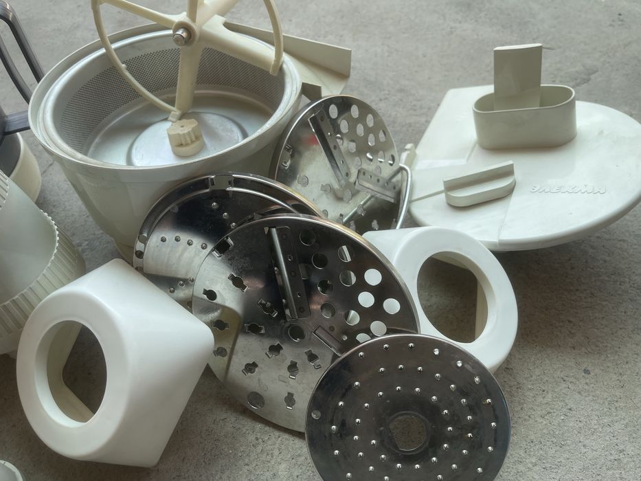 Продам кухонный комбайнь !Бренд:Элекма