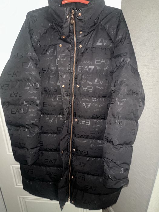 Armani пуховик, женский