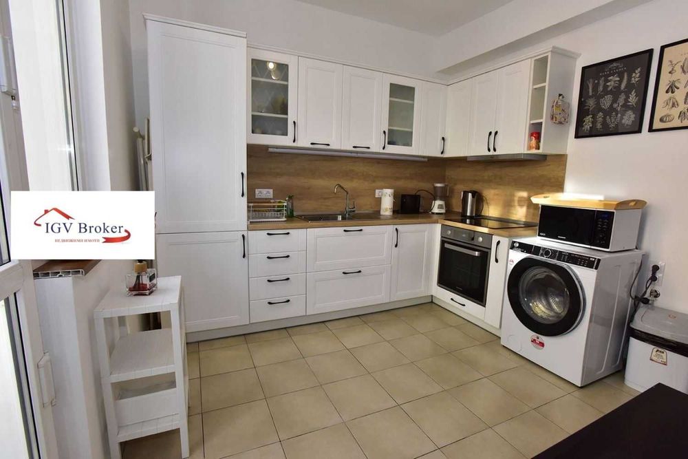 Дава се под наем Тристаен апартамент в София, Център - 80 кв.м за 747.66 € - Снимка #3