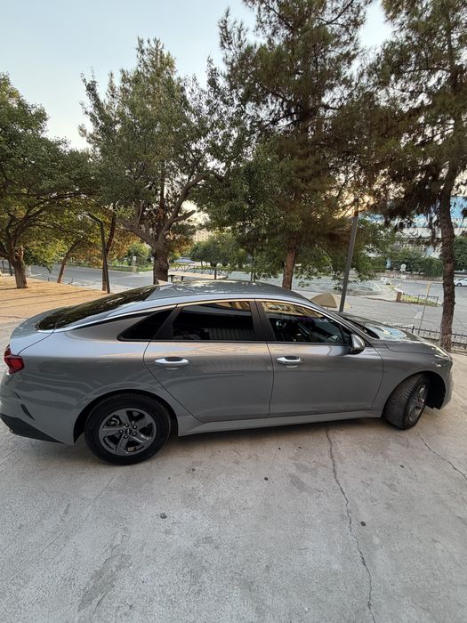 Kia K5 3 pozitsiya