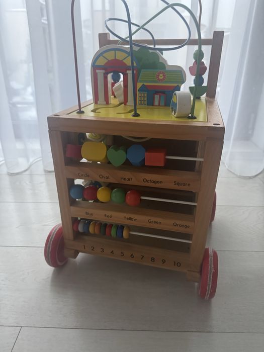 Antemergator din lemn cu cutie de depozitare jucarii