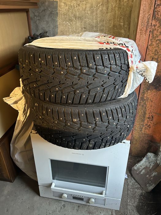 Продам резину 2 шт 235/45/18