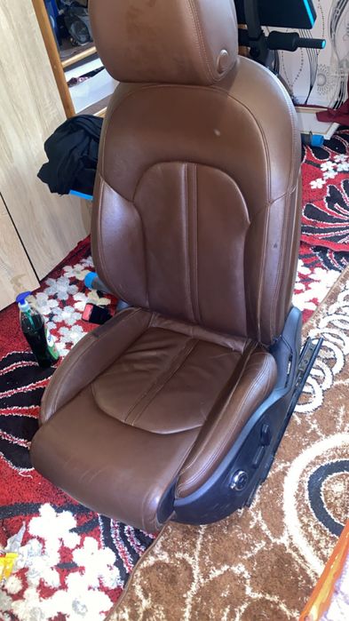 Scaune pasager si sofer Audi din piele full electrice ca și noi