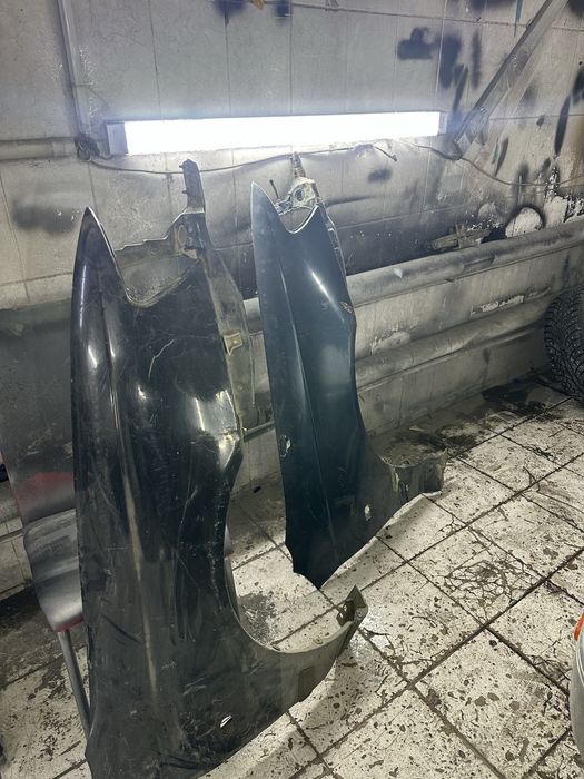 Продам крыло карина е правые