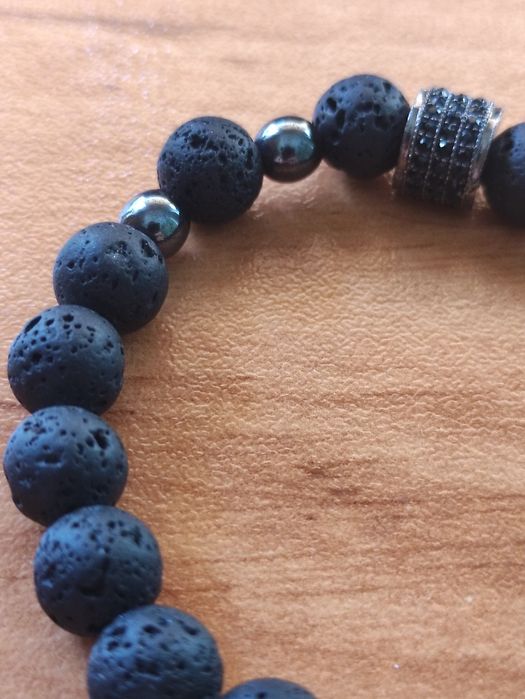 Мъжки гривни с черни топчета