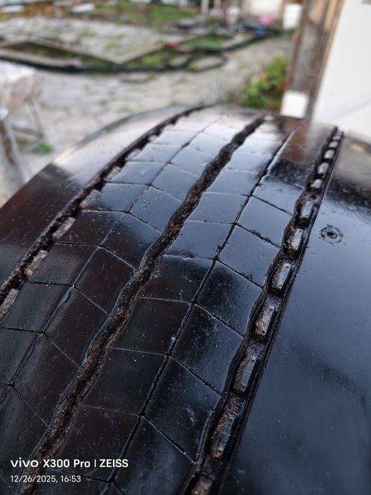 Гуми Michelin 2 броя 315/70/22.5