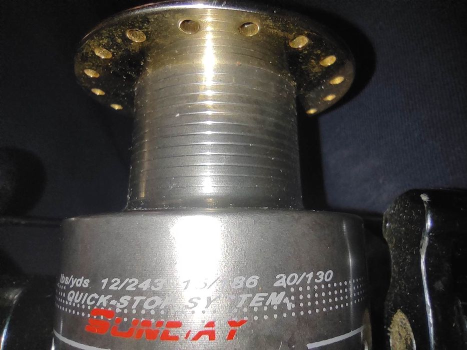 Mulineta pescuit cu 7 rulmenti ca noua cu tambur de rezerva