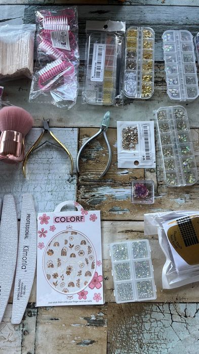 Гел Лакове и материали