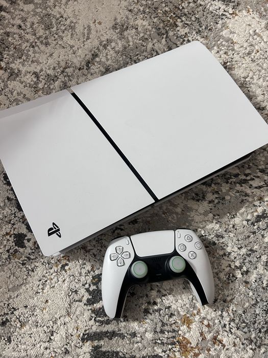 Vand ps 5 Slim 1TB sau schimb cu ps 4 pro