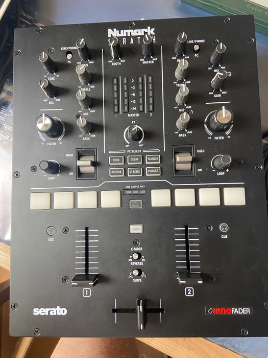Numark Scratch Mixer DJing + Decksaver - Състояние равно на ново