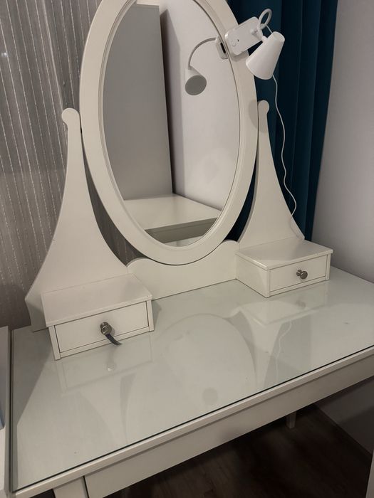Masuta machiaj cu oglinda Ikea Hemnes