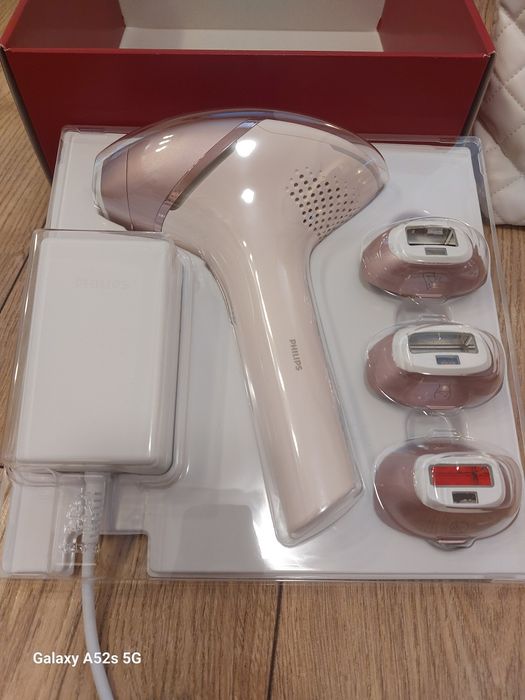 Фотоепилатор IPL Philips Lumea Seria 9000 BRI958/00 и защитни очила
