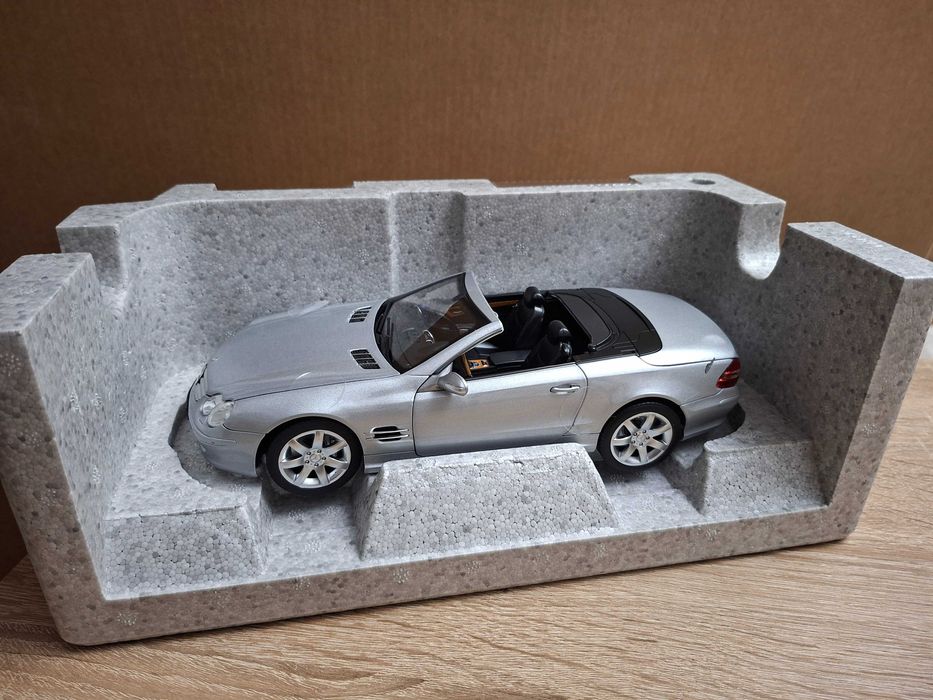 Macheta Mercedes-Benz, SL 500 R 230 (2001-2006), Argintie, 1:18