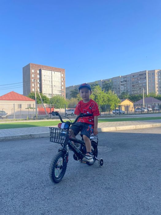 Велосипед детский и мотоцикл