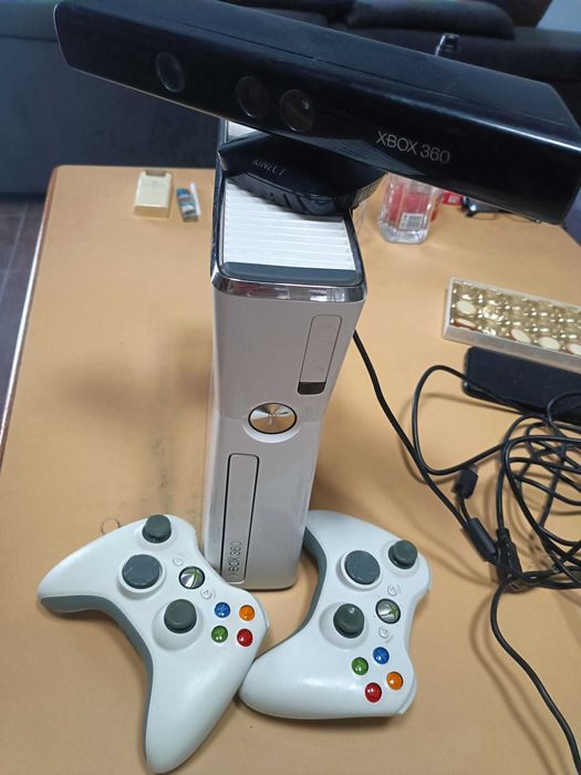 XBox 360+ 27 jocuri+ 2 controler+ kinect