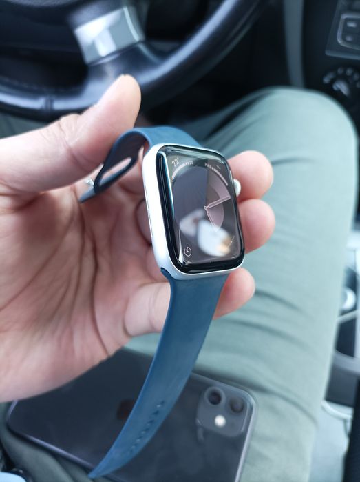 iPhone 11 Black 128 + watch Se 44