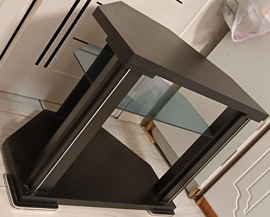 Подставка под телевизор в отличном состоянии