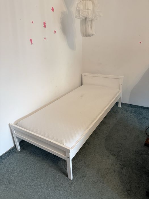 Pat copii IKEA plus saltea si baldachin.