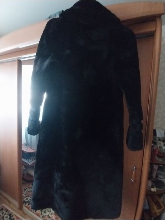 Шуба цигейка  чёрного цвета