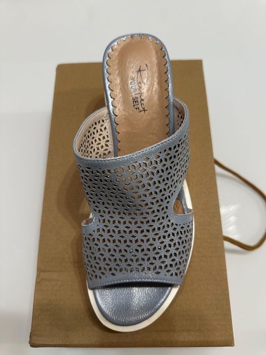 Продам шлепанцы Respect