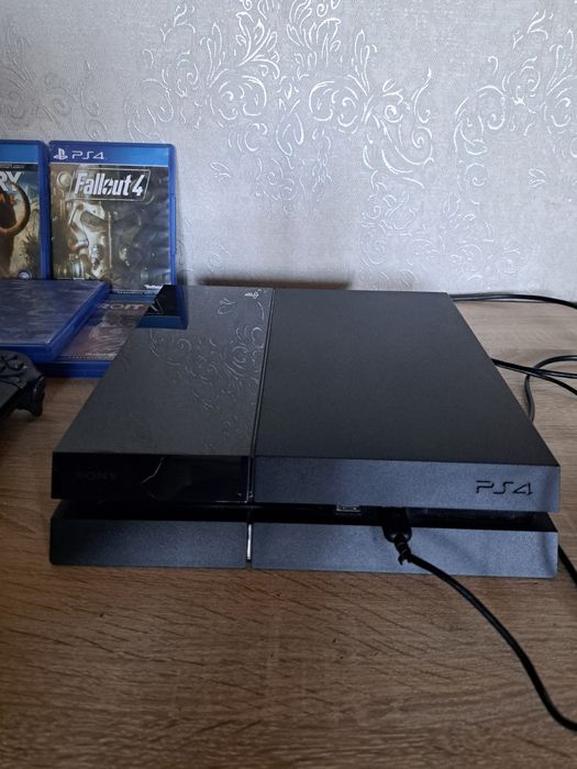 Игровая приставка PS4 500GB