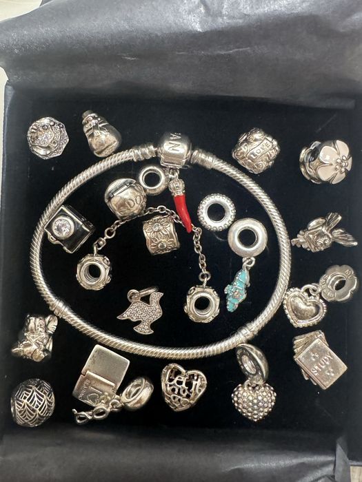 Bratara de argint Pandora masura S cu talismane