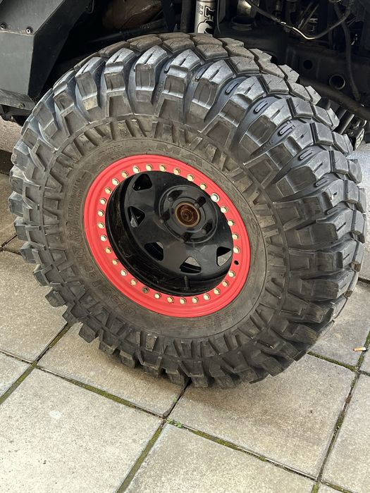 Гуми Maxxis Creepy Crawler 37x12.5x16 с 16х9 бедлок джанти 5х127