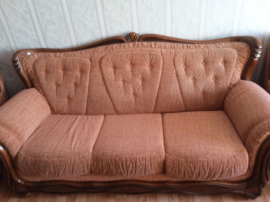 Продаю диван и два кресла
