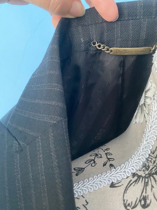 Costum Dolce & Gabbana în stare foarte buna