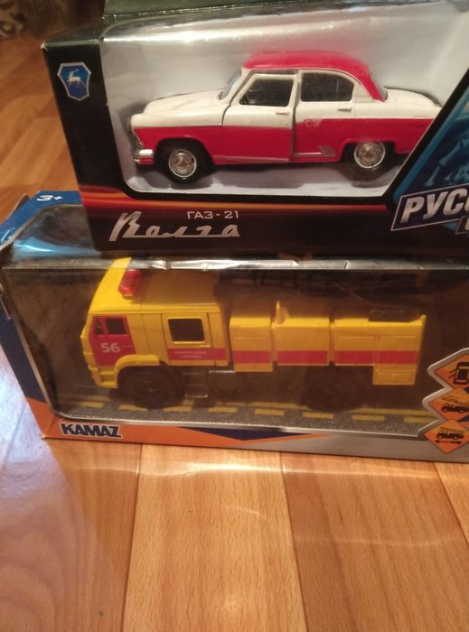 Машинки железные новые