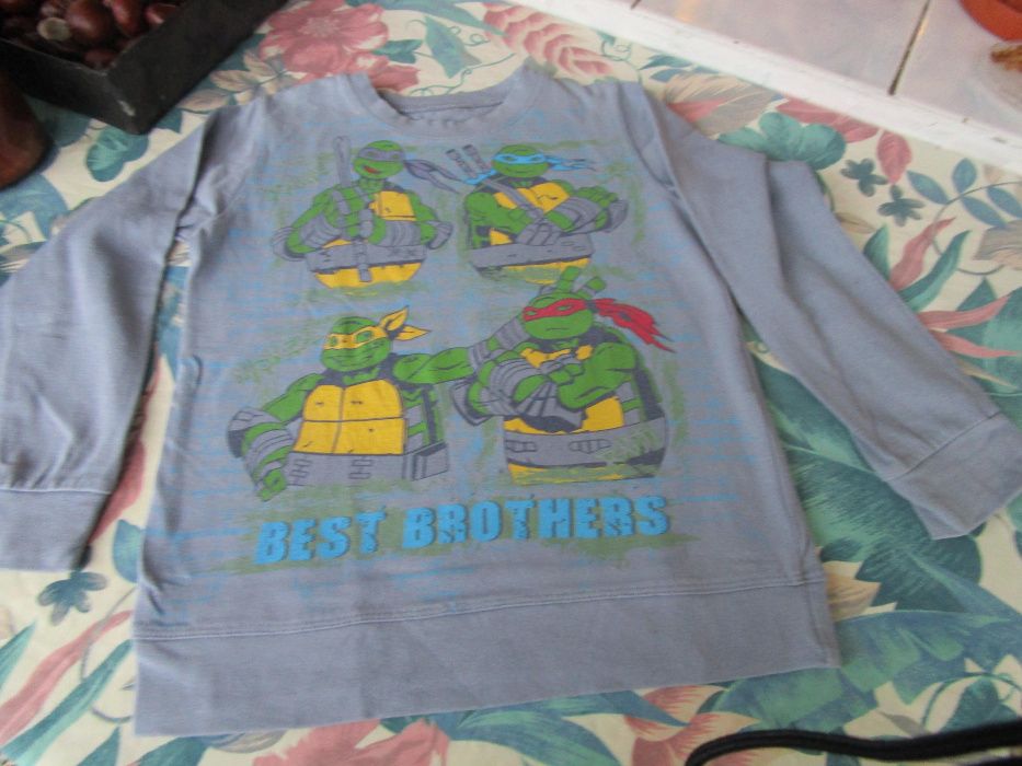 Лот от две поларени блузи-общо12лв.