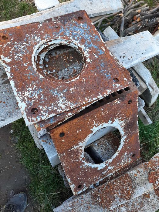 Vind placa metalica pentru cuzineti stilpi hala 10 buc