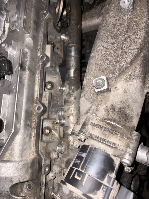 Продавам части от двигател на Mercedes-Benz бус 311Cgi Дизел и