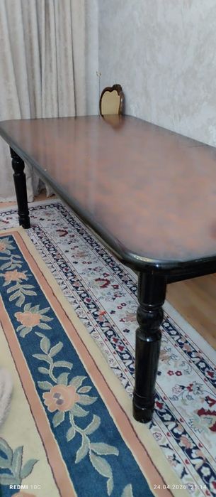 Продаётся стол почти ноаый