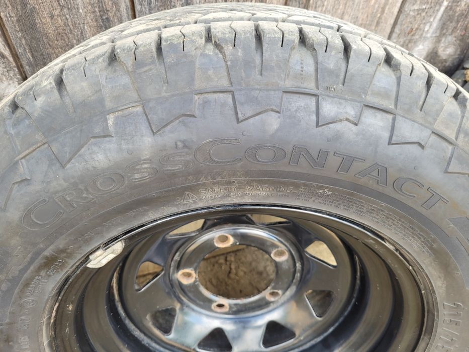 Vând 4 buc. jante oțel cu cauciucuri 215/75/R15 Suzuki.