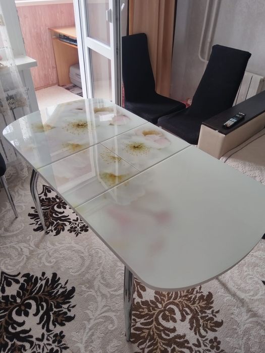 Продам стол стеклянный