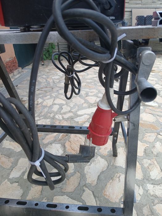 Vând aparat de sudura perfect funcțional predare personala 220w și 380