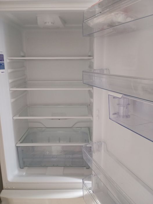 Хладилник с фризер  BEKO. Пералня NEO.