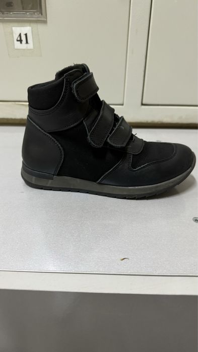 Продается ботинки для мальчиков